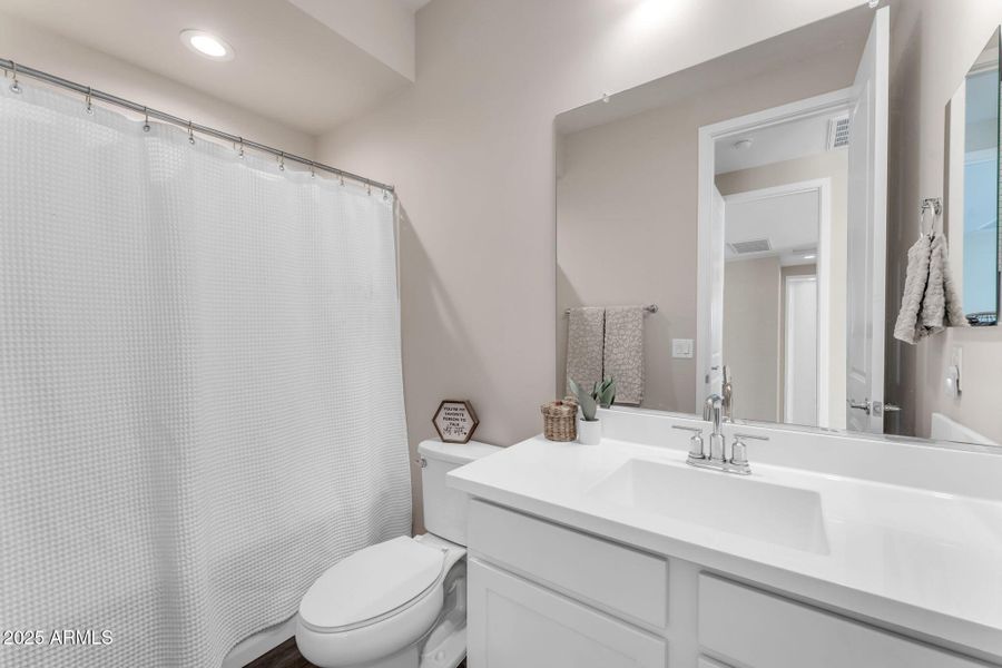 Guest Bedroom 1 / Ensuite Bathroom