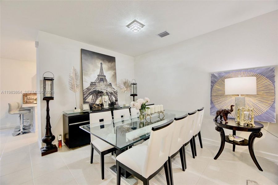 Furnished interior view inside a new home in , Coral Springs (Image 8).
