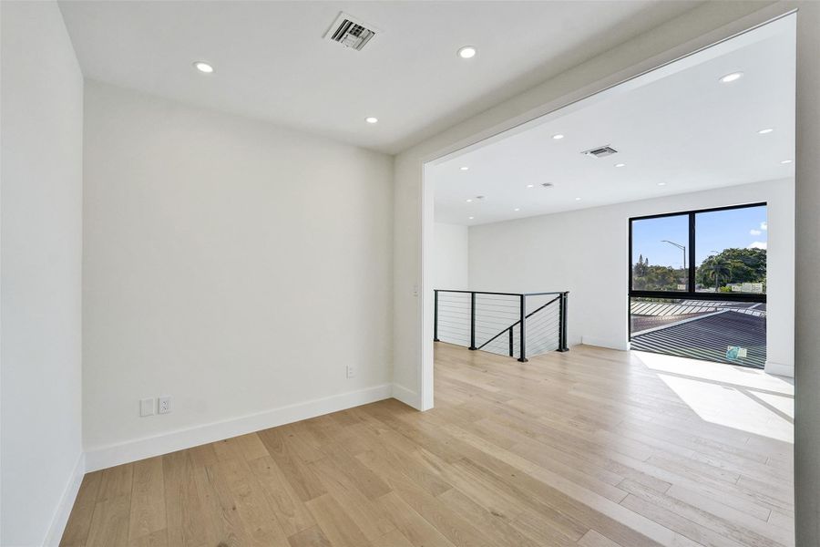 Spacious, unfurnished interior of a new home in , Fort Lauderdale (Image 69). Spacious, unfurnished interior of a new home in , Fort Lauderdale (Image 69).