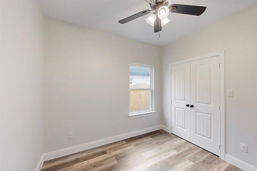 Unfurnished room with light hardwood / wood-style flooring and ceiling fan