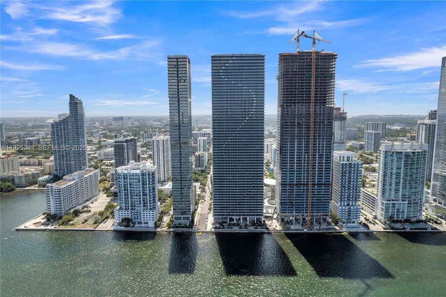 Condo located in Miami, FL showcasing its design and architecture (Image 36).