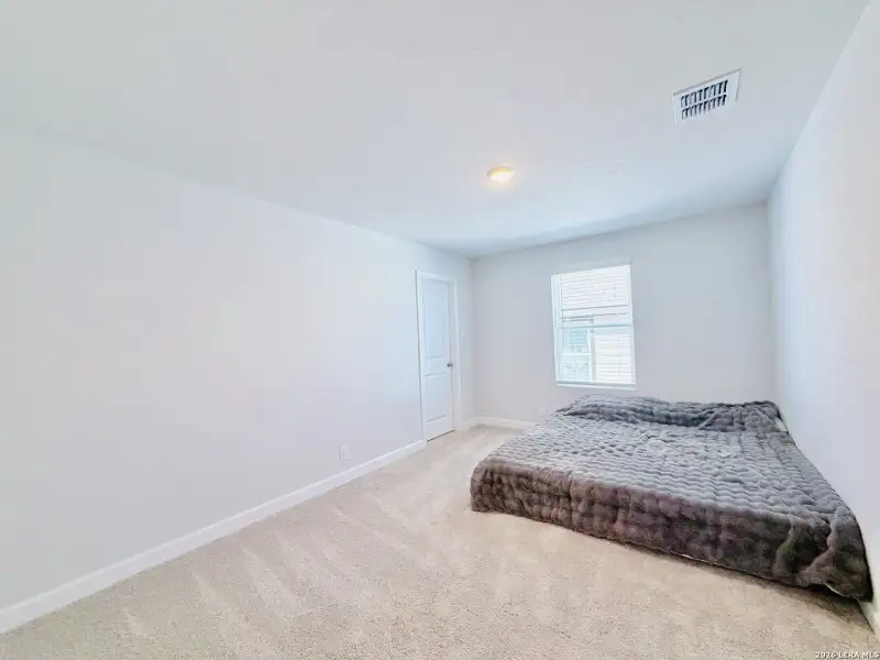 Spacious, unfurnished interior of a new home in , Live Oak (Image 45).