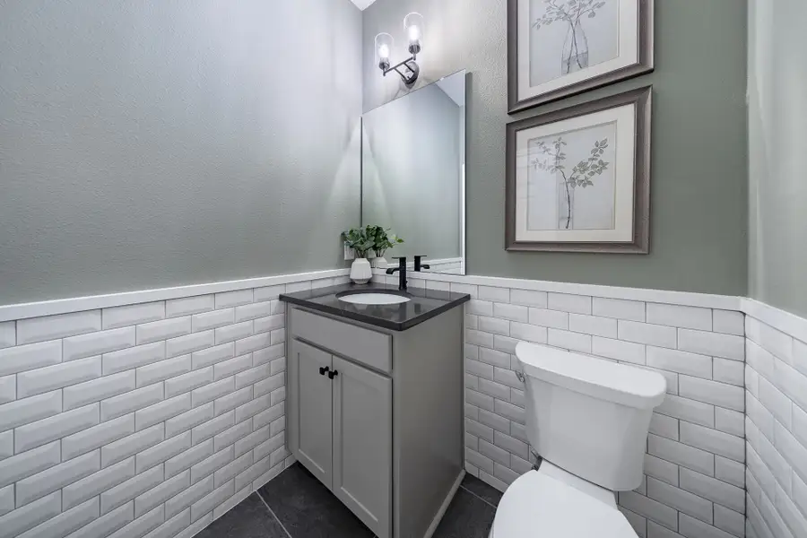 Modern Bathroom with Stylish Fixtures in Central Florida Home