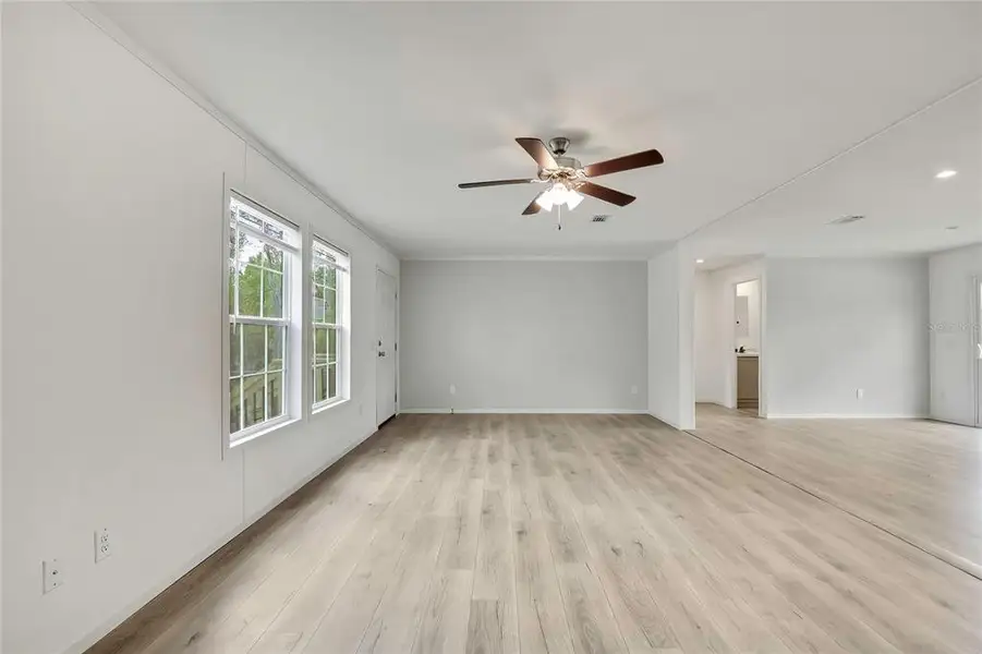 Spacious, unfurnished interior of a new home in , Homosassa (Image 21).