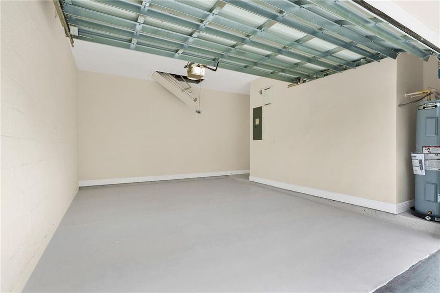 Spacious, unfurnished interior of a new home in , Daytona Beach (Image 19).
