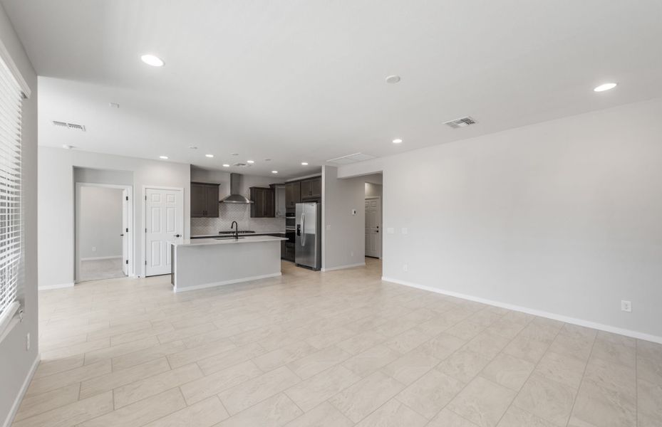 Spacious, unfurnished interior of a new home in Blossom Rock, Apache Junction (Image 21).