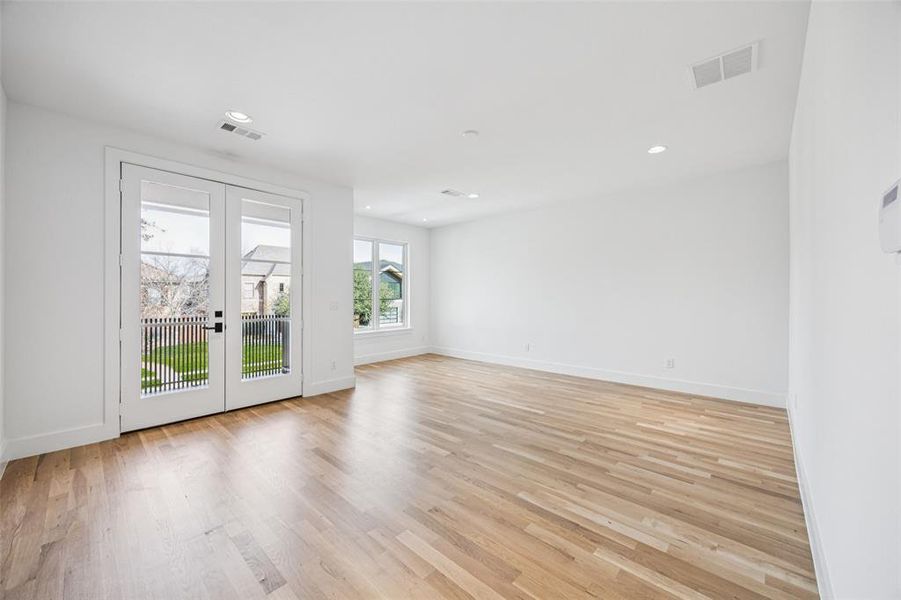 Spacious, unfurnished interior of a new home in , Dallas (Image 14).