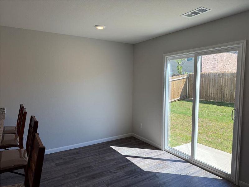 Spacious, unfurnished interior of a new home in Courtland Place, Cleburne (Image 16).