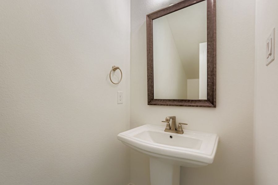 3529 Kings - Powder Bathroom 3529 Kings - Powder Bathroom