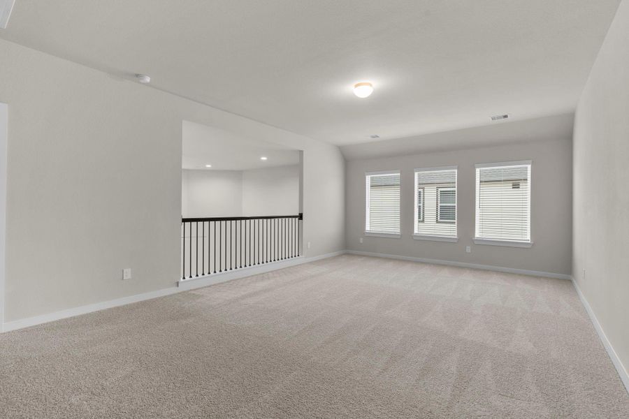 Spacious, unfurnished interior of a new home in Briarwood Crossing, Rosenberg (Image 14).