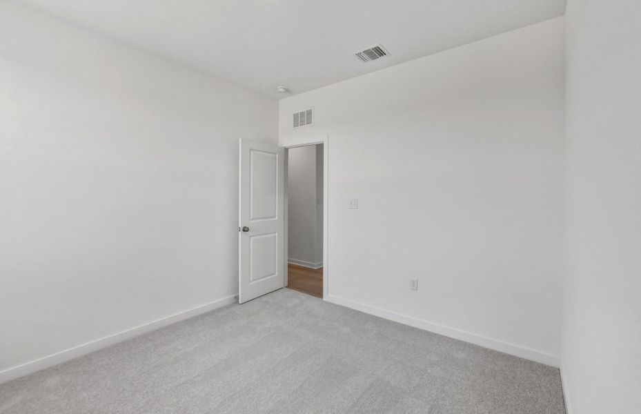 Spacious, unfurnished interior of a new home in Larson Crossing, Elgin (Image 18).