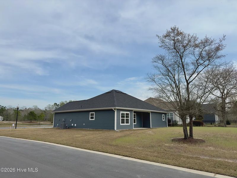 Exterior details and patio area of a home in Rutledge, Shallotte (Image 16).