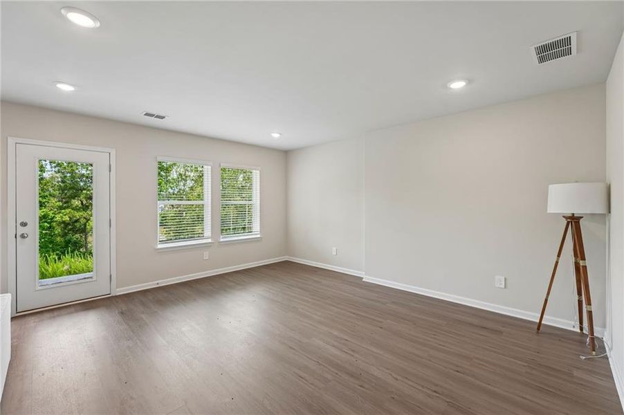 Spacious, unfurnished interior of a new home in Ivey Township, Dallas (Image 56).