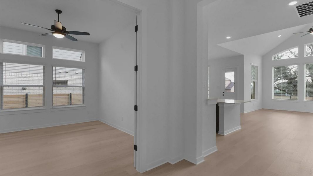 Spacious, unfurnished interior of a new home in Highland Village, Georgetown (Image 11).