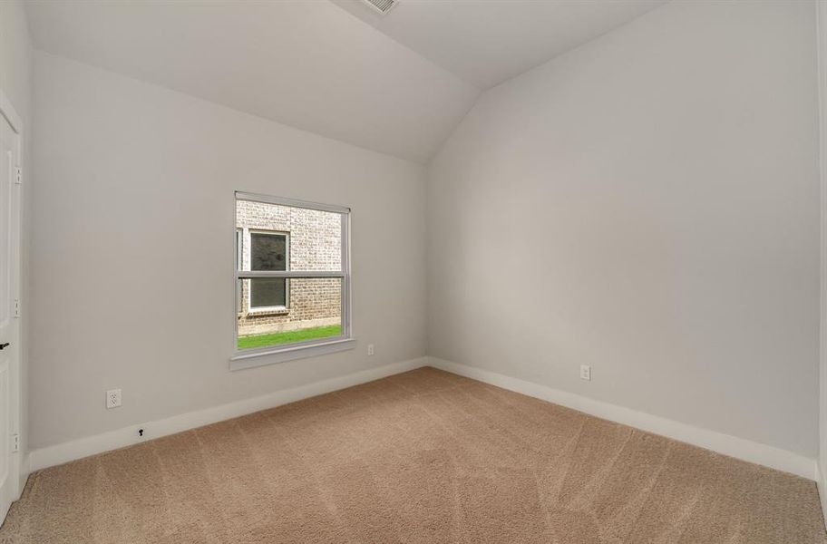 Spacious, unfurnished interior of a new home in Edgewood Creek, Celina (Image 18).