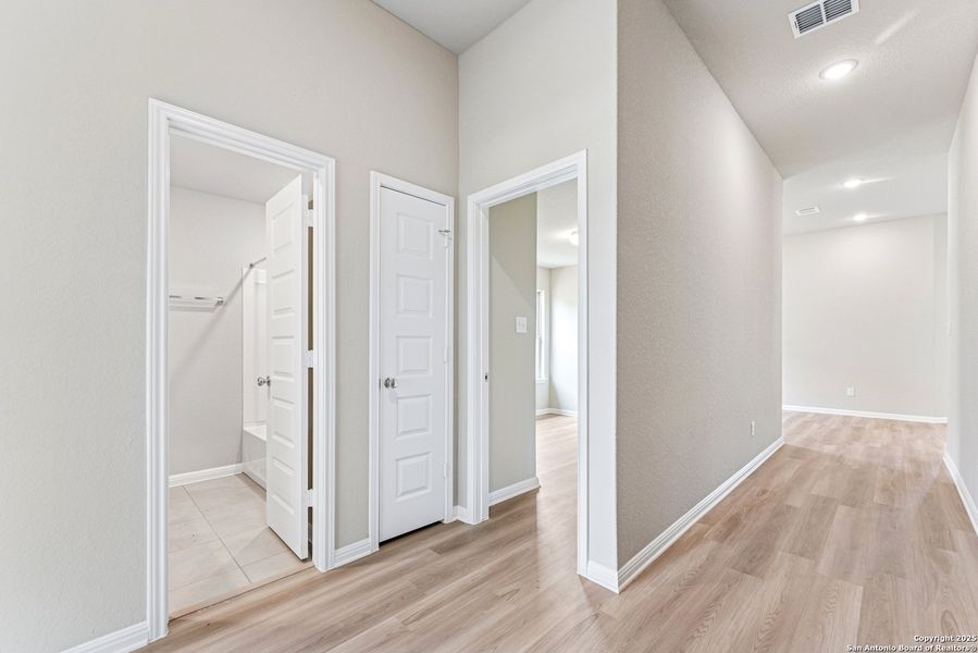 Spacious, unfurnished interior of a new home in Mesquite Ridge, San Antonio (Image 23). Spacious, unfurnished interior of a new home in Mesquite Ridge, San Antonio (Image 23).