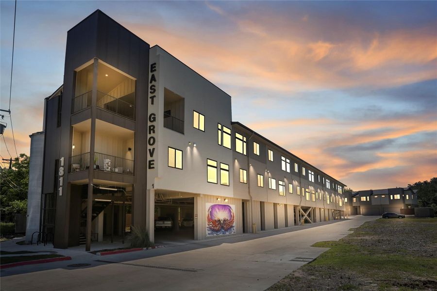 Condo located in Austin, TX showcasing its design and architecture (Image 4).