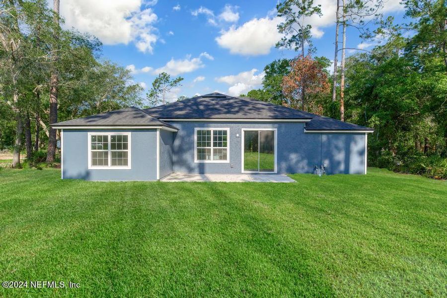 Exterior details and patio area of a home in , Jacksonville (Image 4).