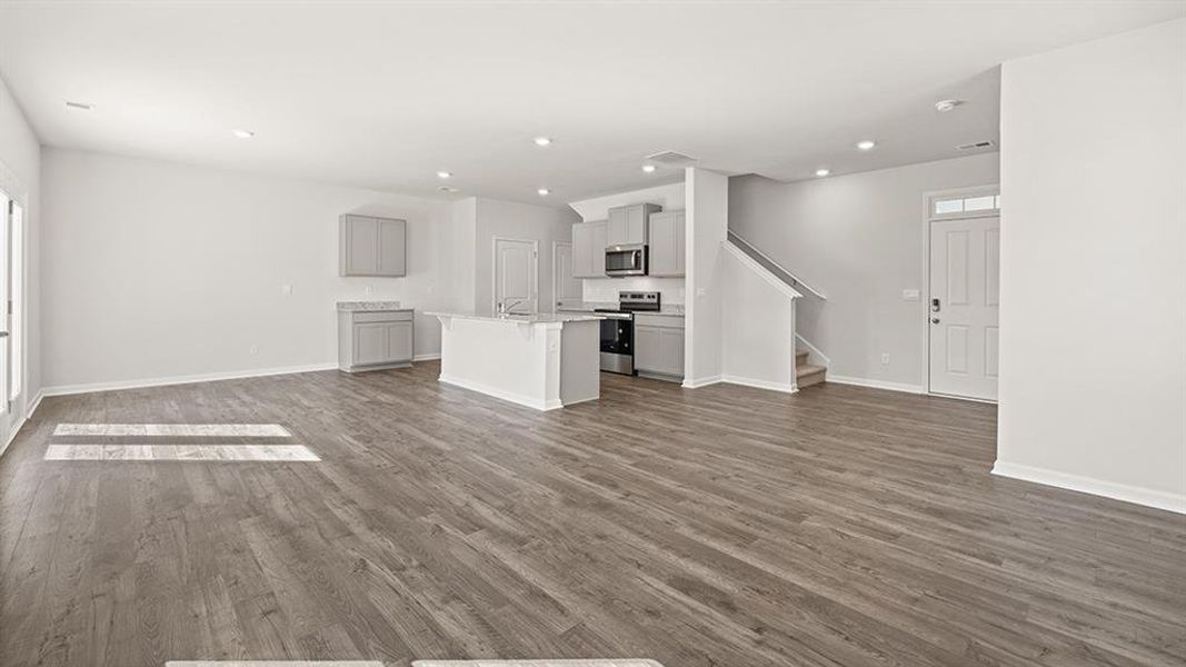Spacious, unfurnished interior of a new home in Sherwood Manor, College Park (Image 13).