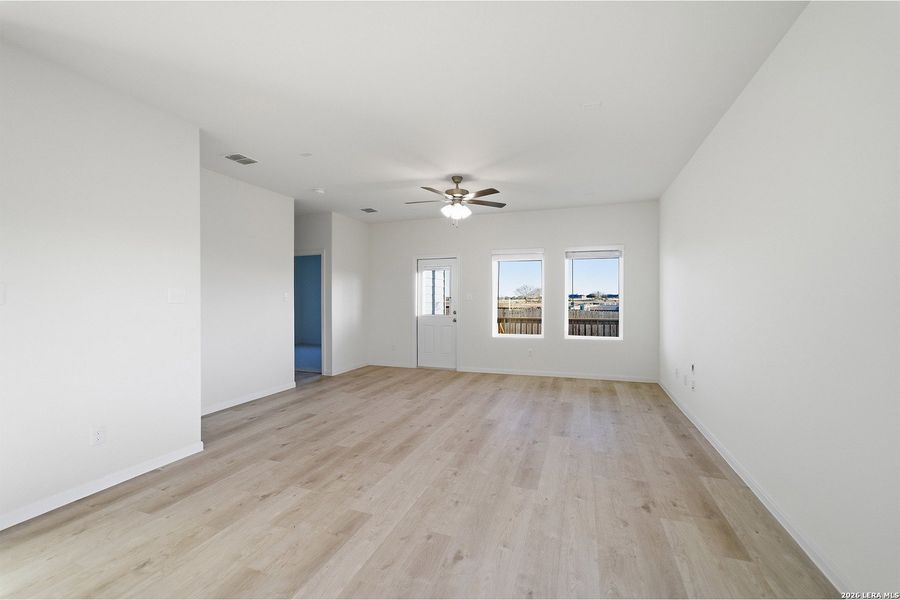 Spacious, unfurnished interior of a new home in Garden Grove, San Antonio (Image 13).