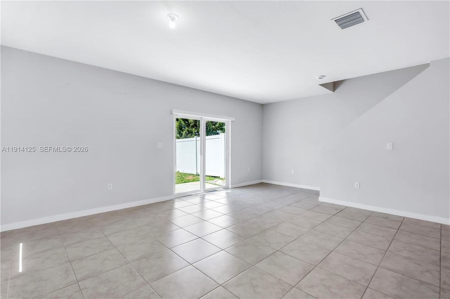 Spacious, unfurnished interior of a new home in , Florida City (Image 10).
