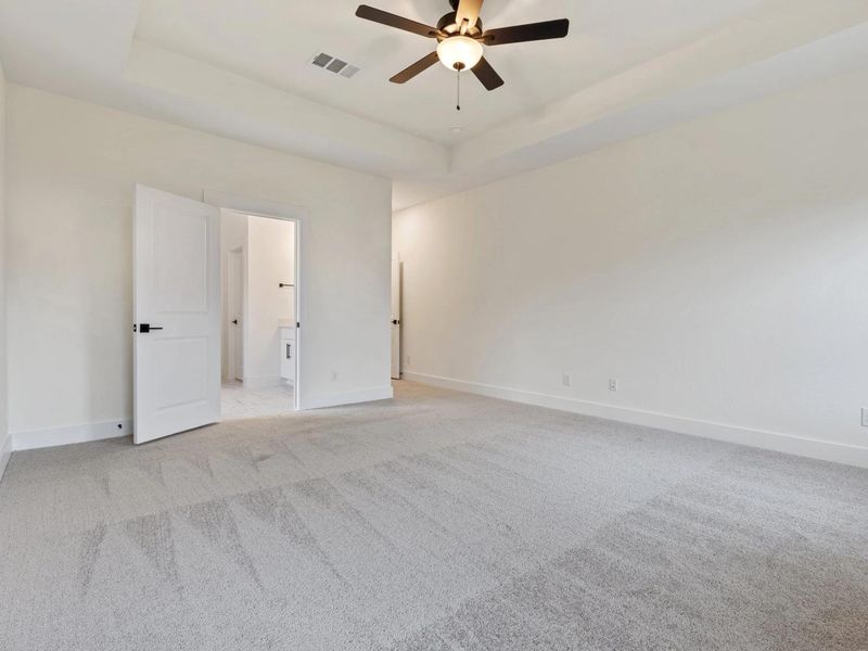 Spacious, unfurnished interior of a new home in Waverly Estates, Nevada (Image 22).