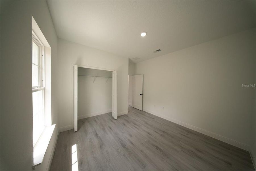 Spacious, unfurnished interior of a new home in , Ocala (Image 15).