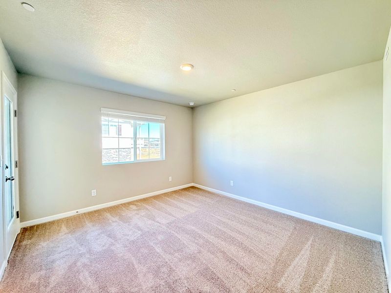 Spacious, unfurnished interior of a new home in , Johnstown (Image 14).