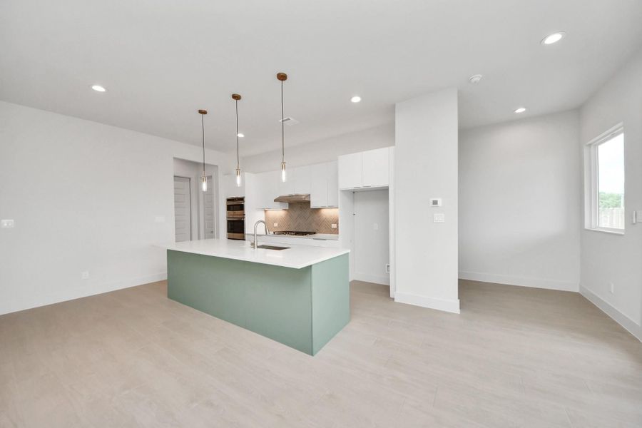 Furnished interior view inside a new home in Alicante, Houston (Image 19).