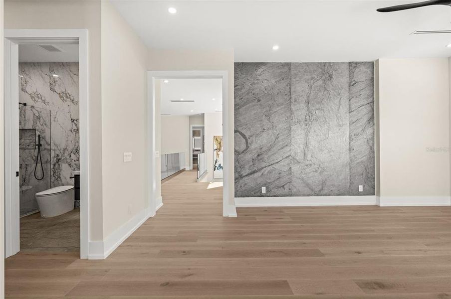Spacious, unfurnished interior of a new home in , Sarasota (Image 49).