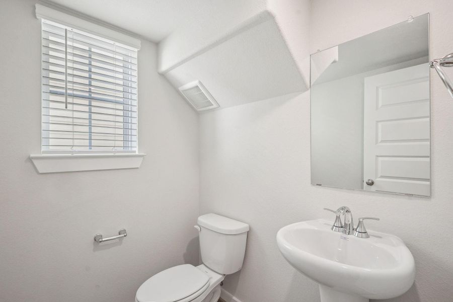 Furnished interior view inside a new home in , Kemah (Image 10).