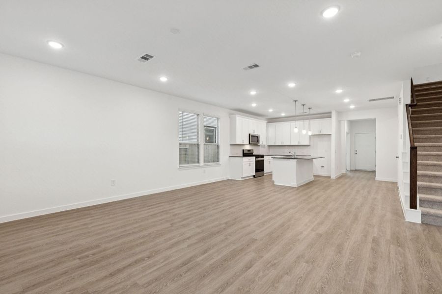 Spacious, unfurnished interior of a new home in Mavera, Conroe (Image 24).