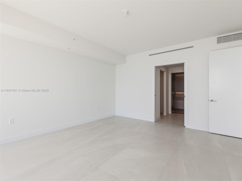 Spacious, unfurnished interior of a new home in Casamar, Pompano Beach (Image 43). Spacious, unfurnished interior of a new home in Casamar, Pompano Beach (Image 43).
