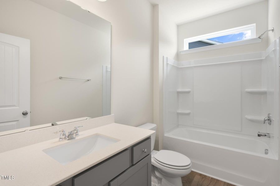 hall bathroom with tub/shower combo