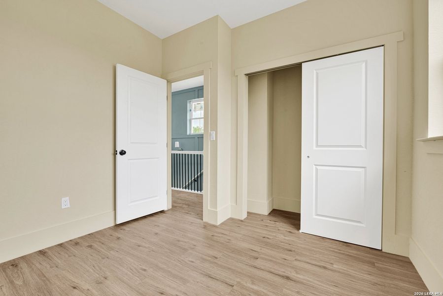 Spacious, unfurnished interior of a new home in , Bandera (Image 12).