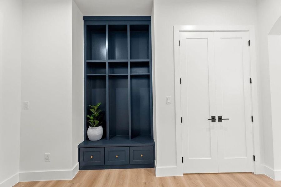 Furnished interior view inside a new home in , Farmers Branch (Image 10).