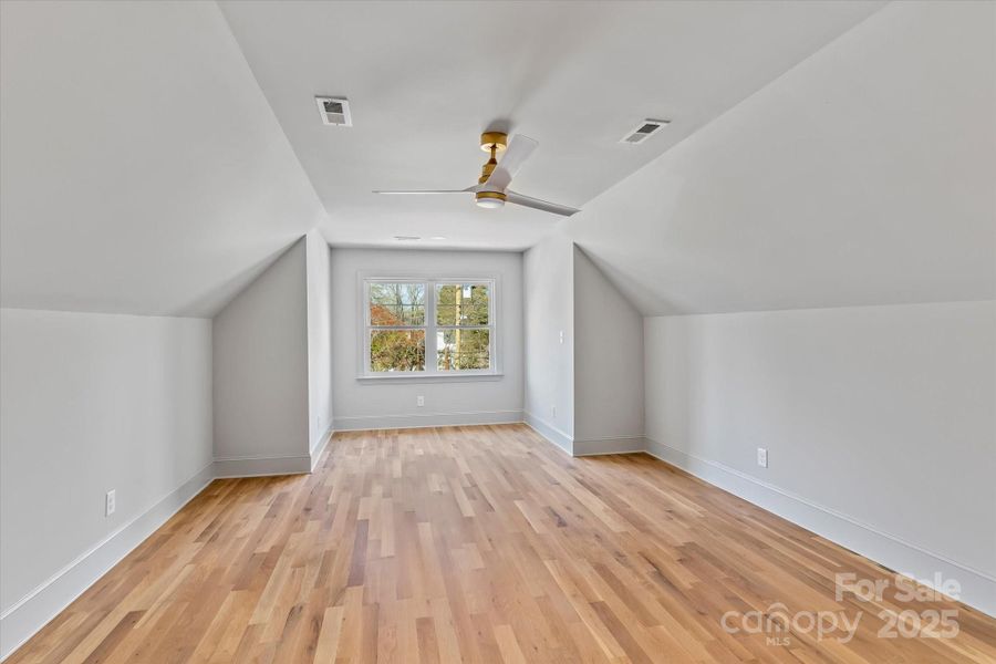 Upper Level Bonus Room