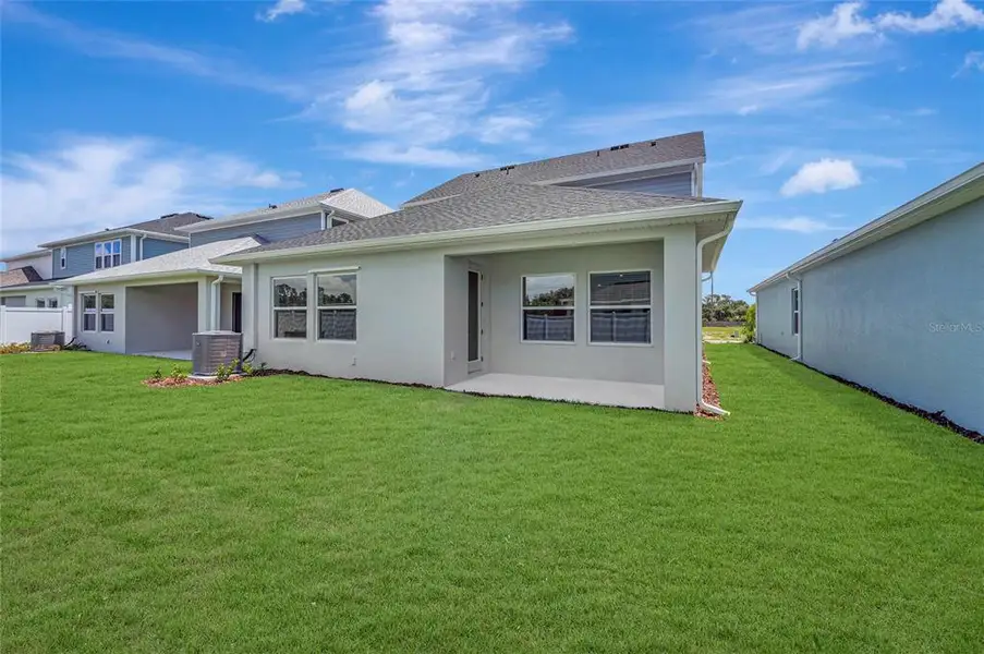 Exterior details and patio area of a home in Eastlyn, Bradenton (Image 20).