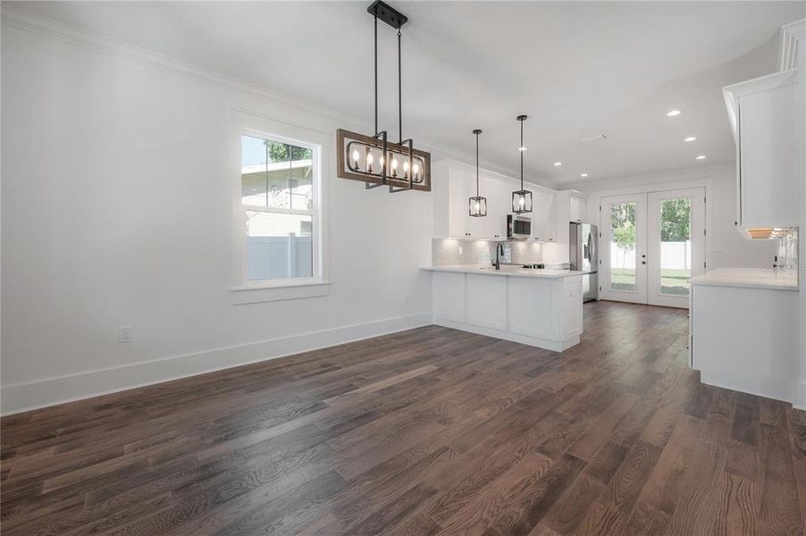 Spacious, unfurnished interior of a new home in , Tampa (Image 35).