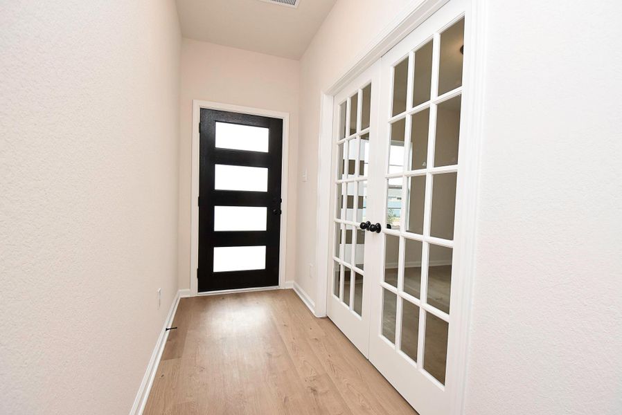 Spacious, unfurnished interior of a new home in Fulshear Lakes, Fulshear (Image 14).