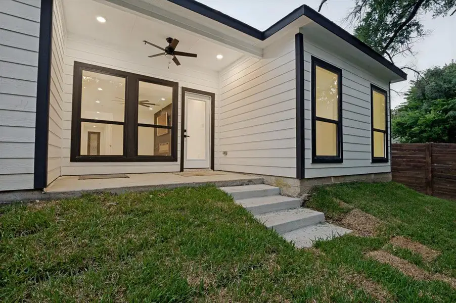 Exterior details and patio area of a home in , Seagoville (Image 3).