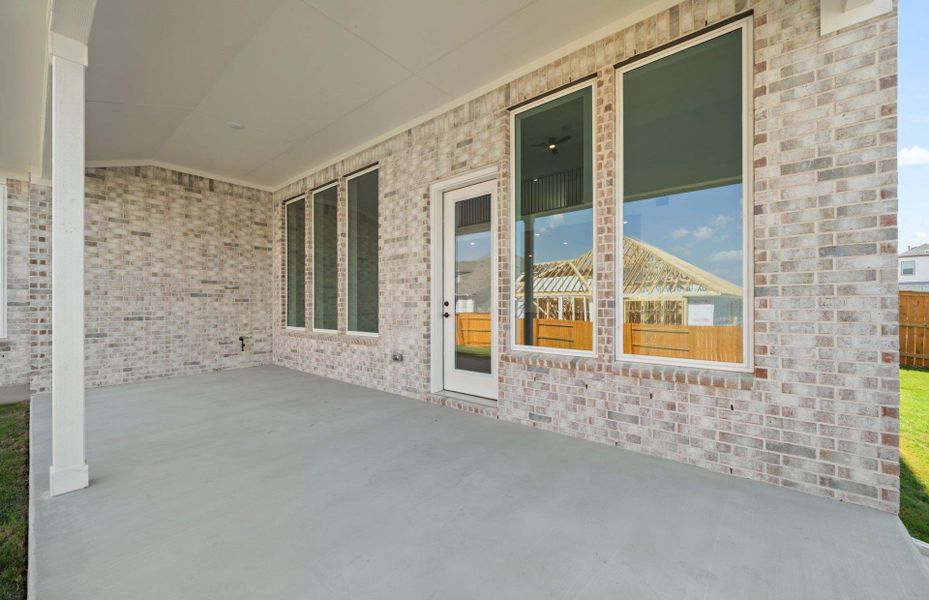 Exterior details and patio area of a home in 6 Creeks, Kyle (Image 14).