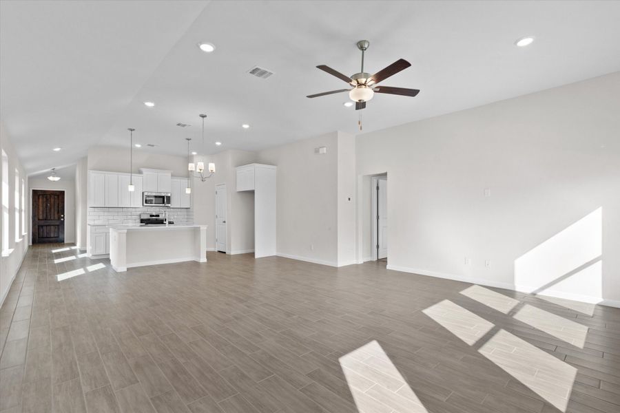 Spacious, unfurnished interior of a new home in Morningstar, Georgetown (Image 14).