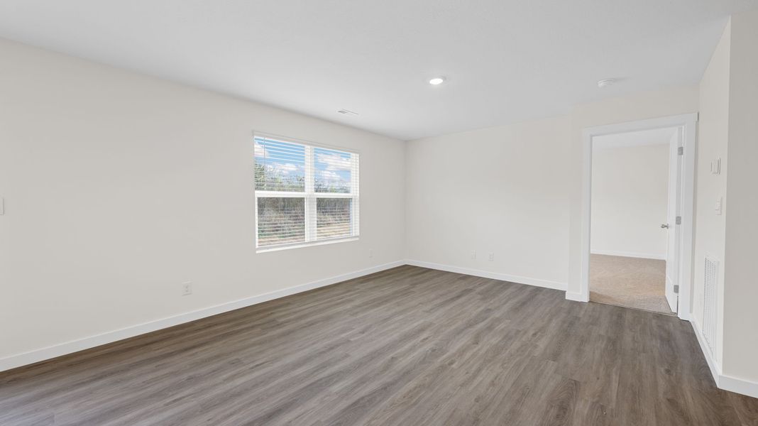 Representative unfurnished interior of a home built from the Freeport by D.R. Horton in Owensby Farms, Dayton (Image 25).