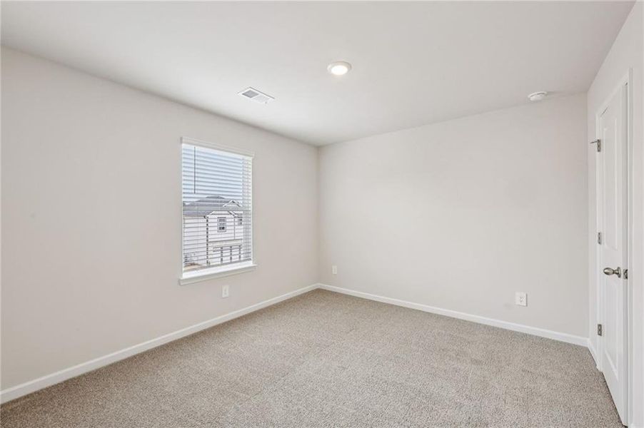 Spacious, unfurnished interior of a new home in Hawthorne Station, College Park (Image 20).