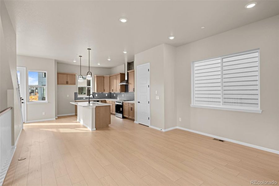 Image 46 of a home in Baseline.