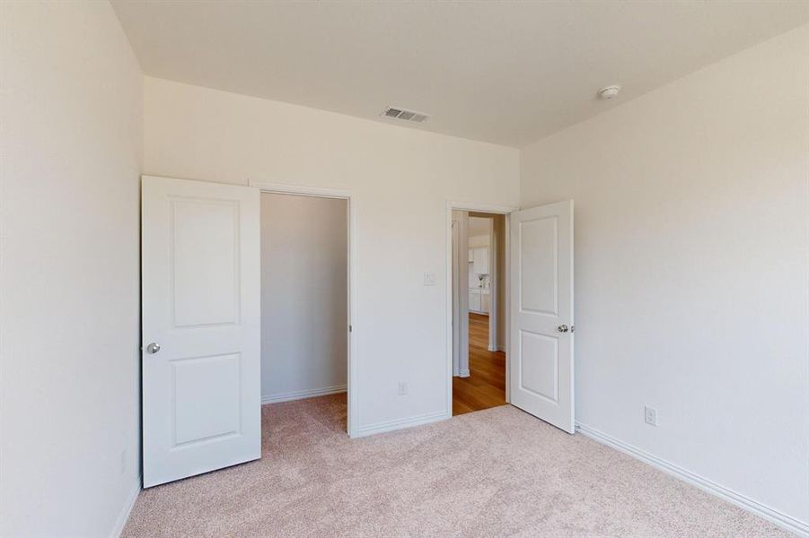 Spacious, unfurnished interior of a new home in Tarrytown, Crowley (Image 15).