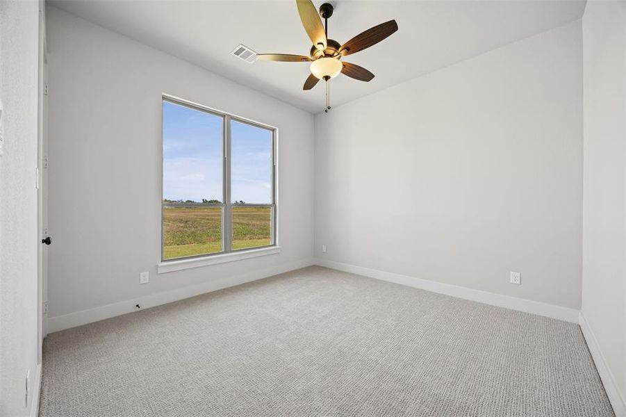 Spacious, unfurnished interior of a new home in Waterfall Ranch - 1 Acre Lots, Waxahachie (Image 21). Spacious, unfurnished interior of a new home in Waterfall Ranch - 1 Acre Lots, Waxahachie (Image 21).