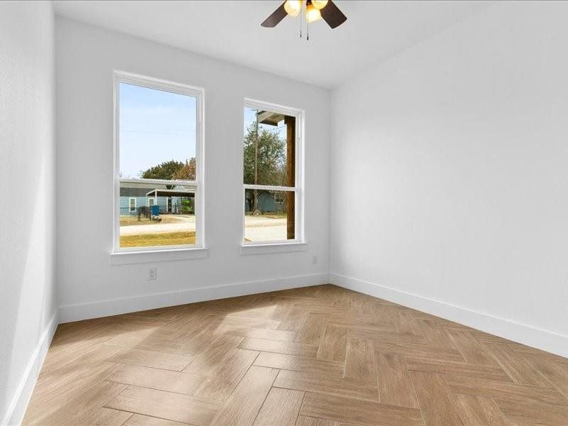 Spacious, unfurnished interior of a new home in , Granbury (Image 20).