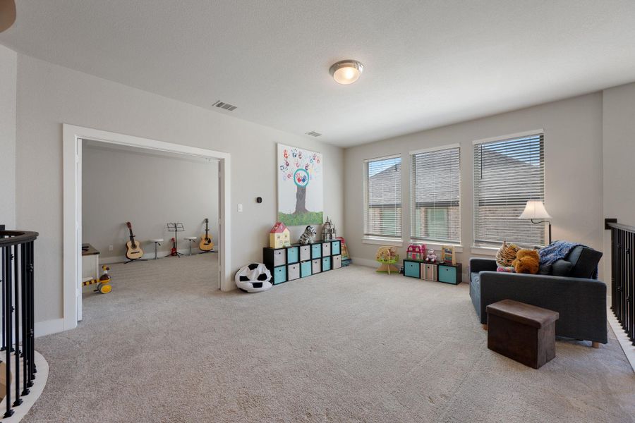 Furnished interior view inside a new home in 6 Creeks, Kyle (Image 24). Furnished interior view inside a new home in 6 Creeks, Kyle (Image 24).